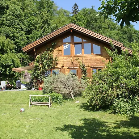 Alojamento de Acomodação e Pequeno-almoço Holzhaus Im Gruenen *